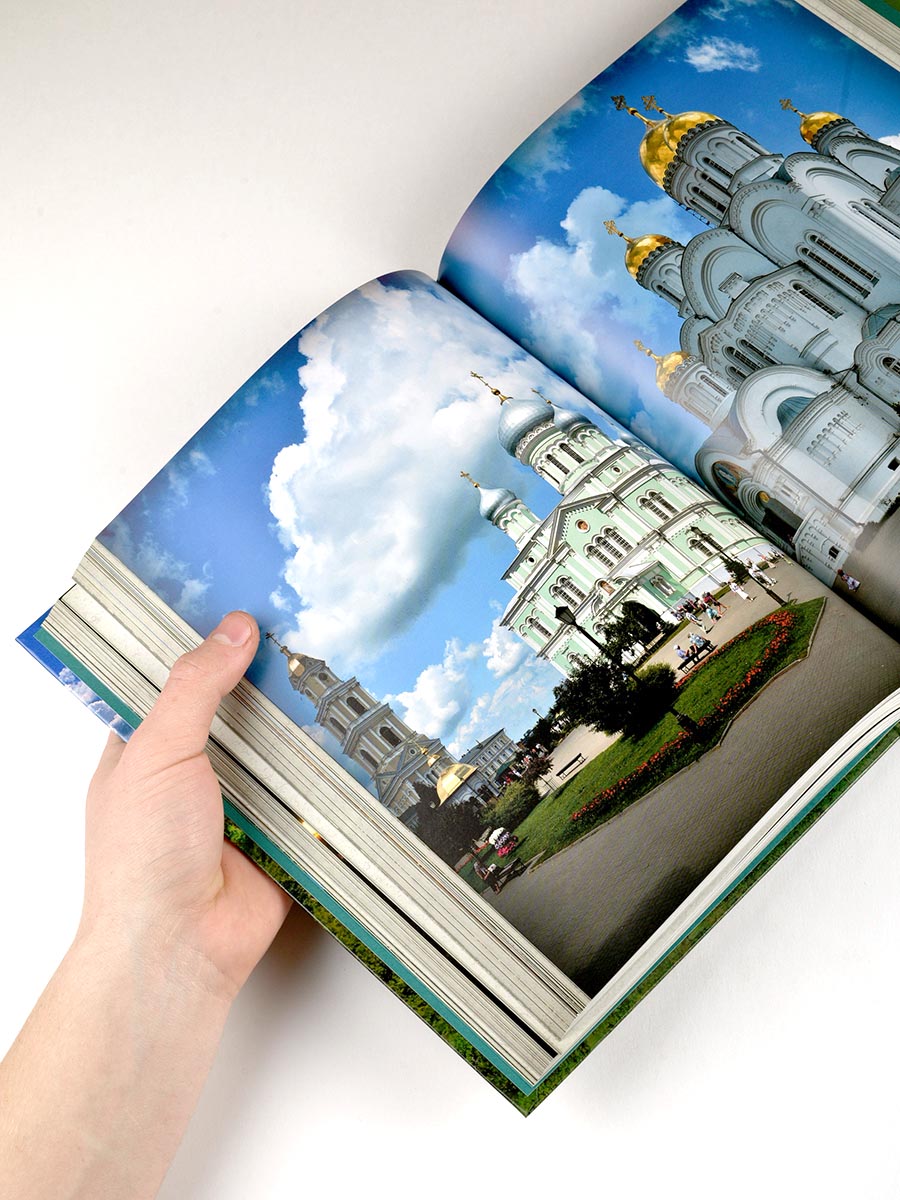 "Несвятые святые" и другие рассказы (подарочное издание). Автор: митрополит Тихон (Шевкунов). Издательство "Вольный Странник"